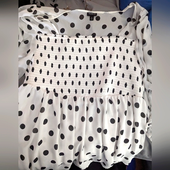 Torrid polka-dot peplum blouse cliffon - Picture 2 of 3
